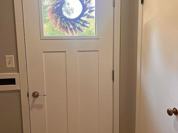 5th image of 913 E Adams Ave
