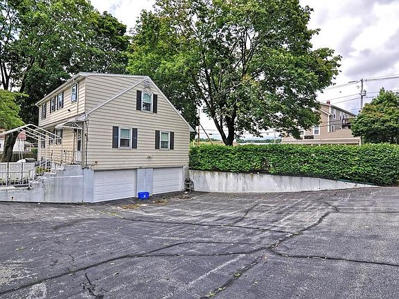 5th image of 610 Newport Ave