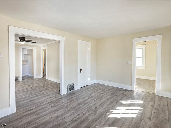 4th image of 1122 W 12th St