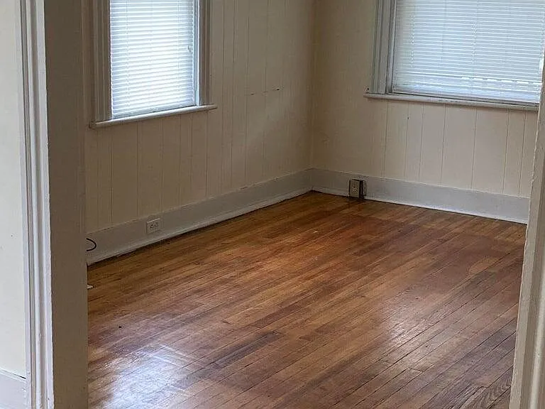 2430 Amelia Ave — Photo 10