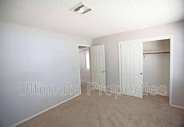 7719 W Dreyfus Dr — Photo 9