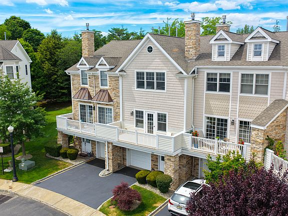 3rd image of 302 Villa Dr