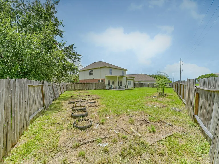 7102 Calix Ln — Photo 7