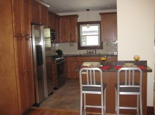 31 Elm St, Bedford, OH 44146
