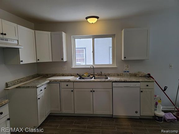 3rd image of 459 W Goulson Ave