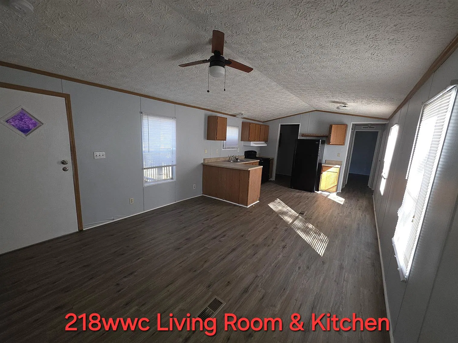 WWC218 — Photo 1