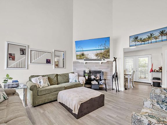 5th image of 1061 Quail Hollow Dr