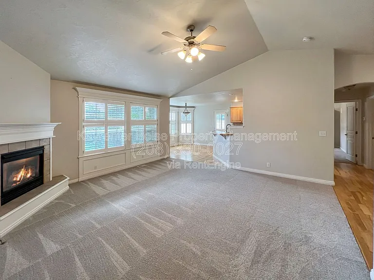 2403 E Indian Creek Dr — Photo 3