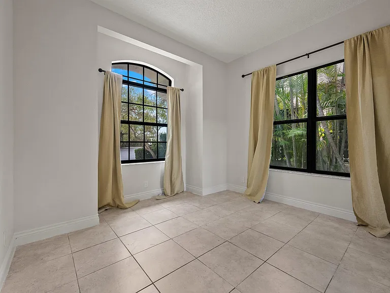 2055 Regents Blvd — Photo 22