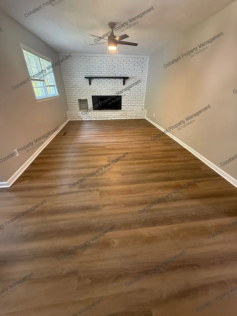 3 bed, 1.5 bath, 1200 sqft, $1,350 — Photo 3