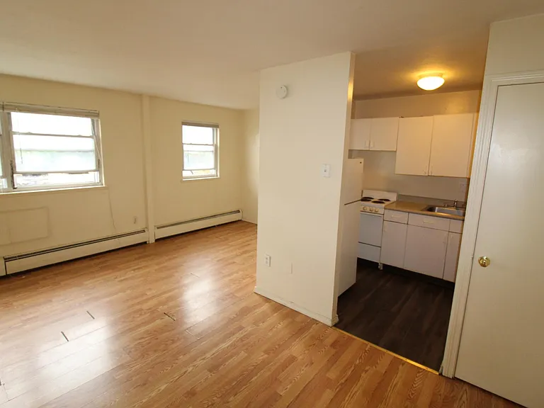 33 Burnside Ave #A8 — Photo 3