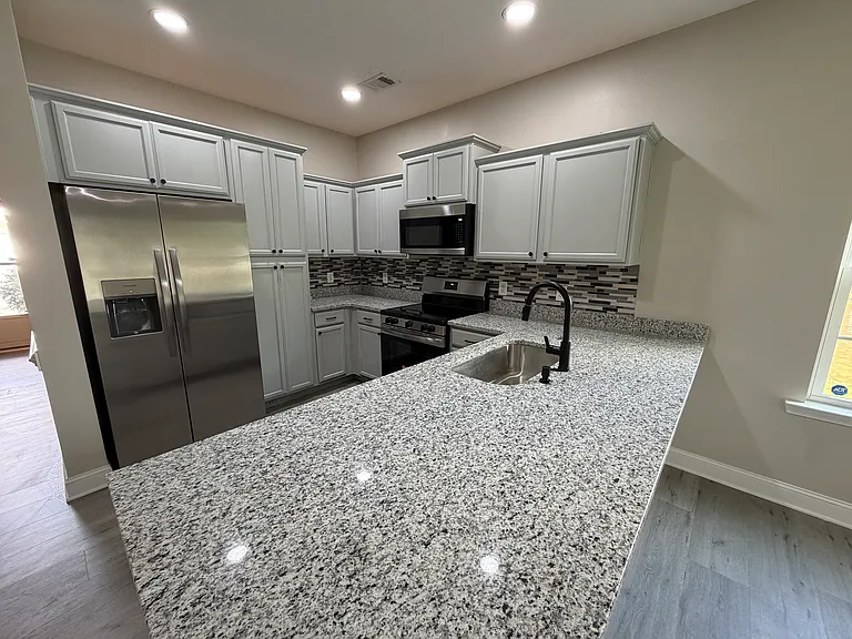 302 Governor Gwinnett Way — Photo 1