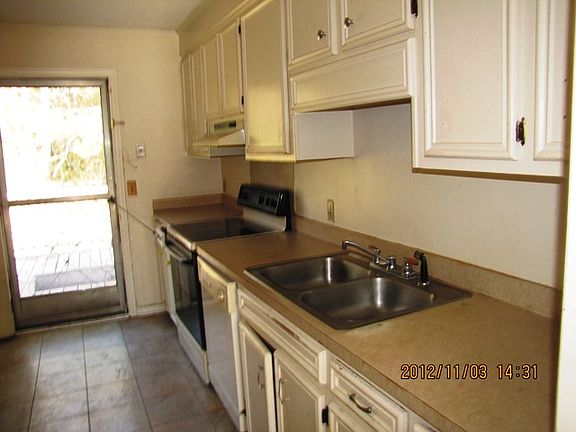 4th image of 8425 Little John Dr