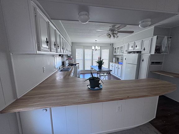 3rd image of 1336 Douglas Ave Trailer 4