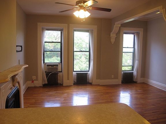 4th image of 454 8th St APT 3