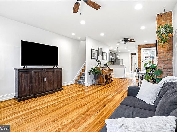 4th image of 205 E 4th St