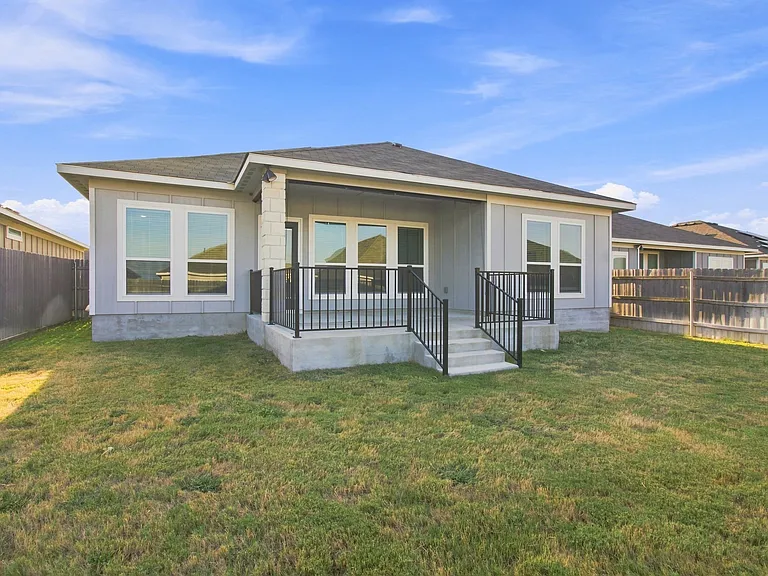 2827 Fox River Dr — Photo 31
