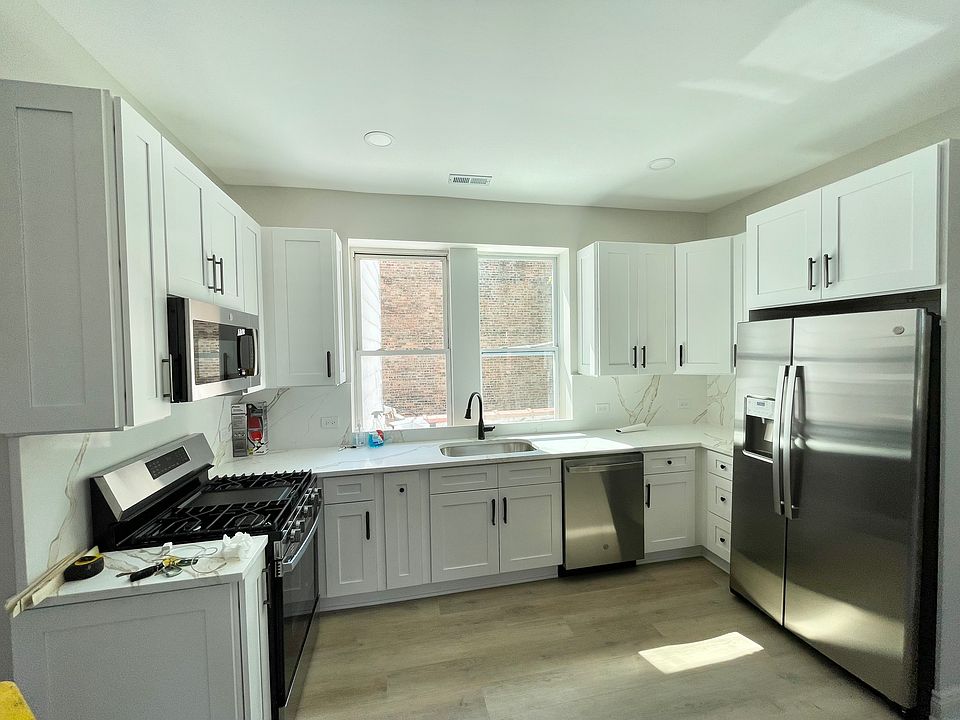 Brand New GE High Efficiency Stainless Steel appliances, quartz countertops, oak cabinets.