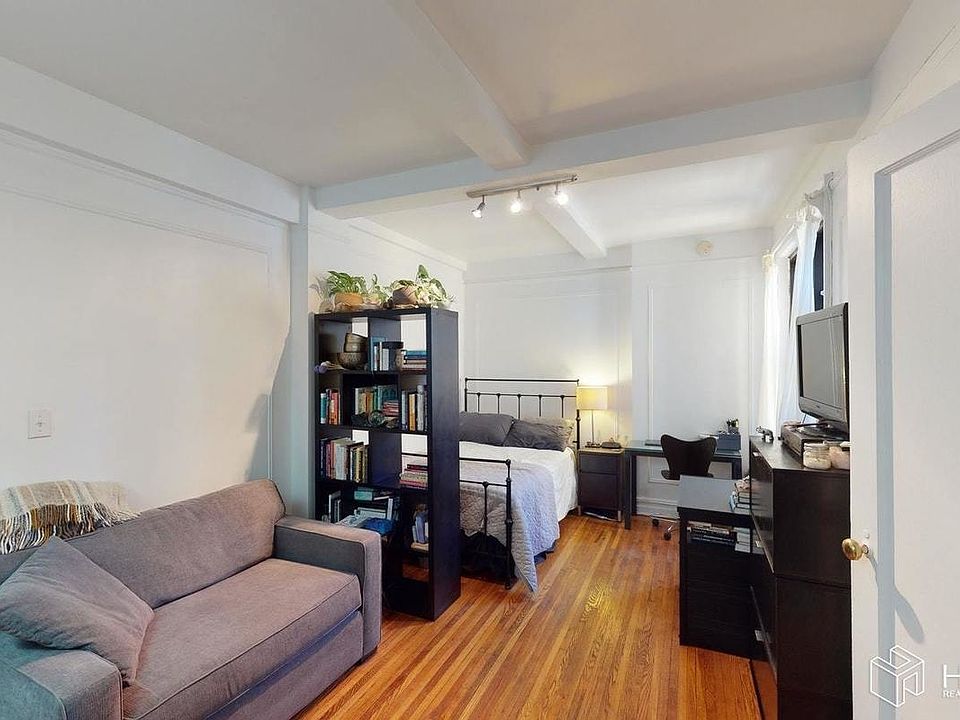 1st image of 457 W 57th St #1001