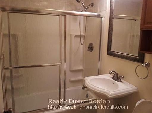 5th image of 34 Shrewsbury Green Dr Unit B
