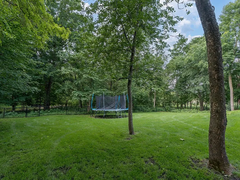 305 Tanager Rd — Photo 37