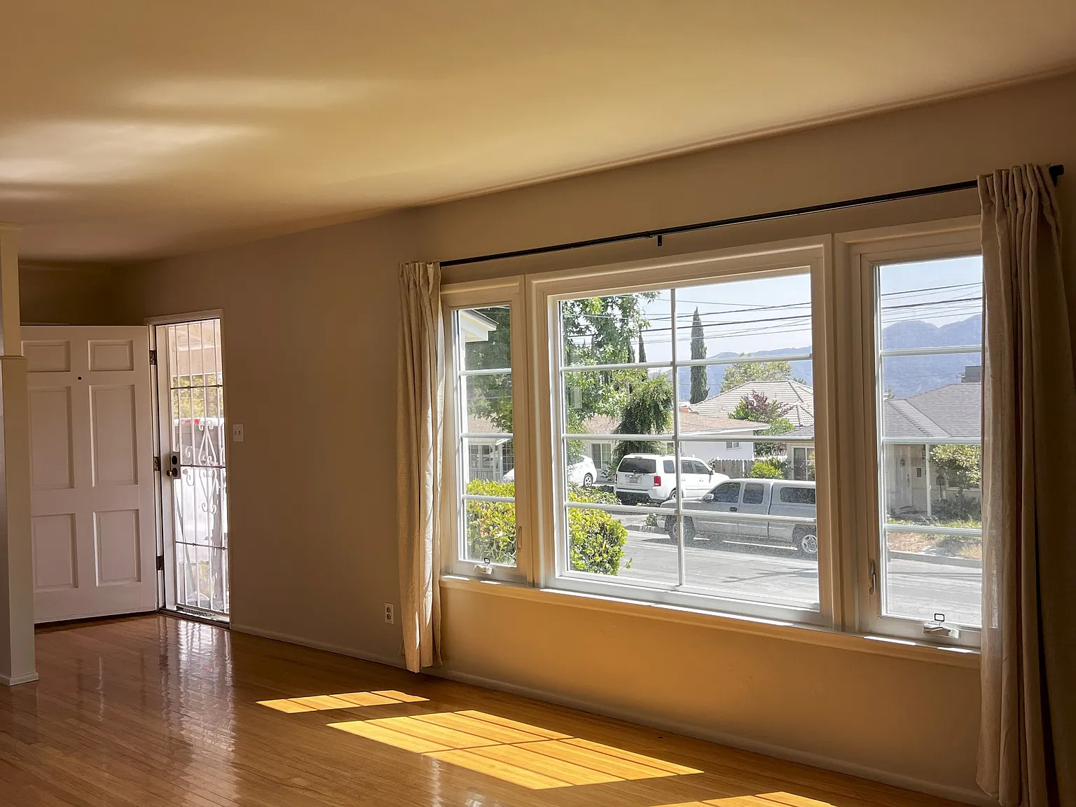 2 bed, 1082 sqft, $3,500 — Photo 3