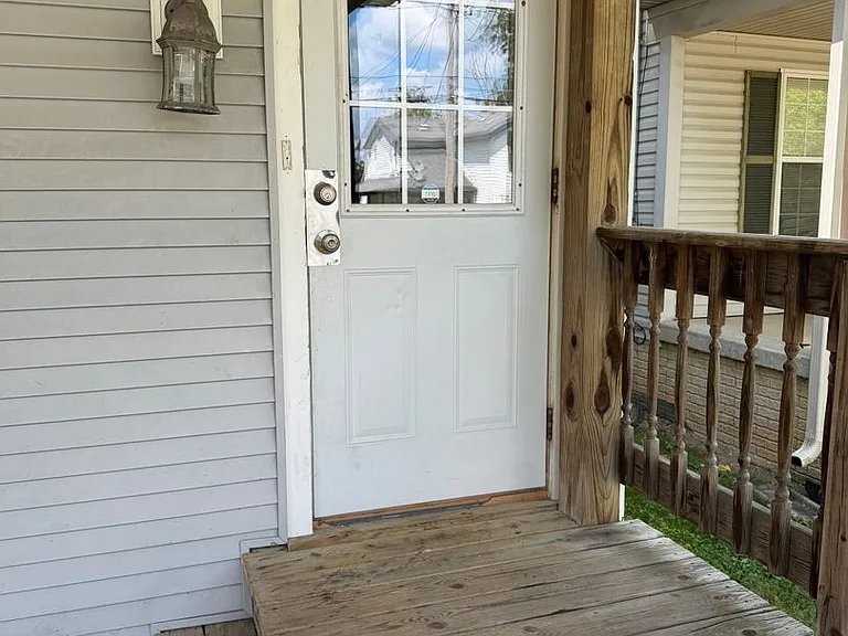 107 W Wilkins St — Photo 2