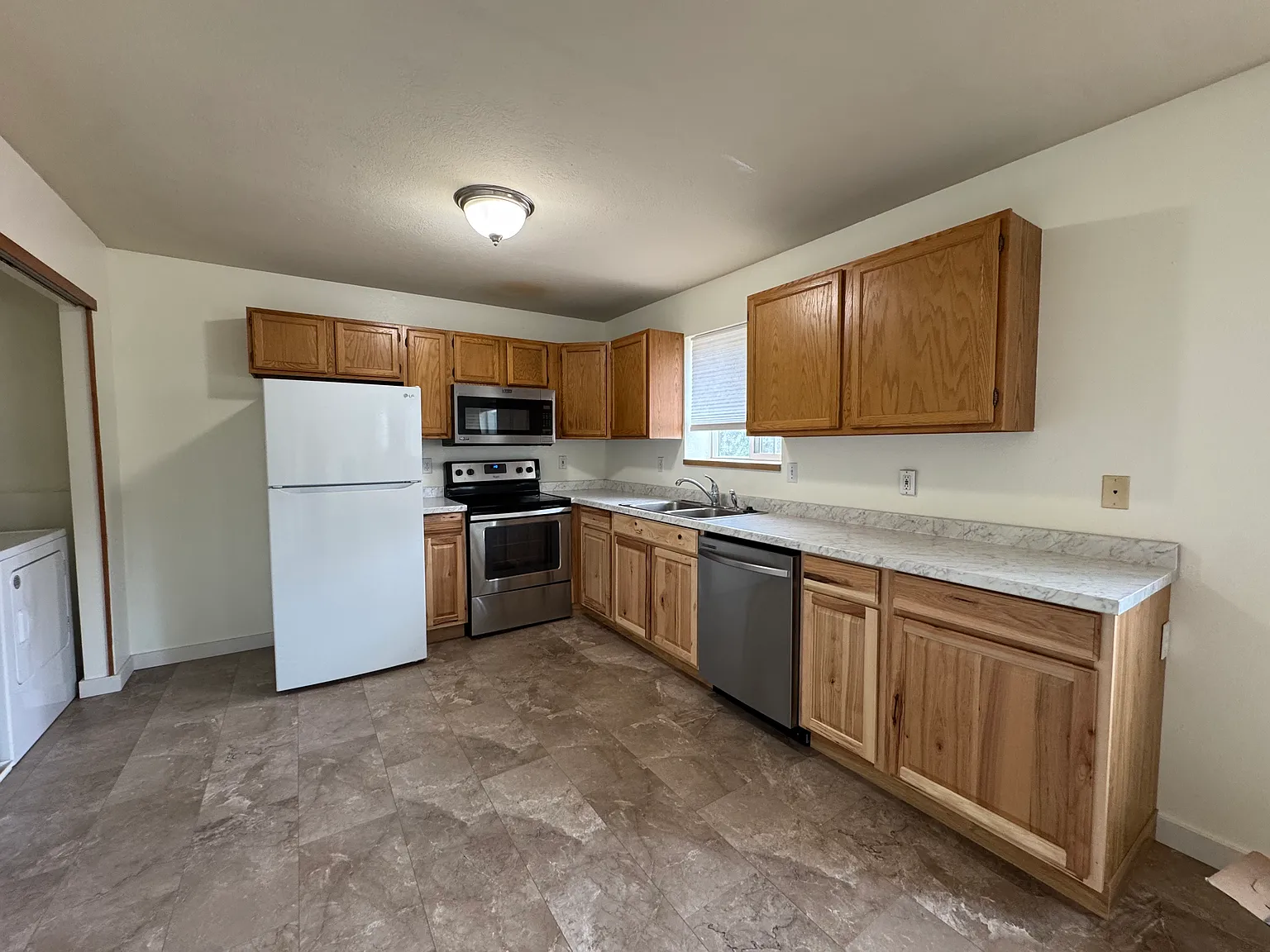 2 bed, 1080 sqft, $1,950 — Photo 2