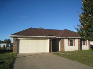 203 E Robin Rd, Clever, MO 65631