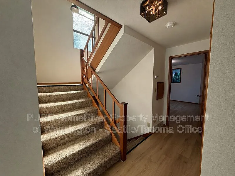 3 bed, 2.5 bath, 2340 sqft, $4,300 — Photo 4