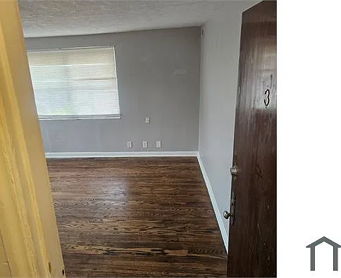 2 bed, 1000 sqft, $1,300 — Photo 2