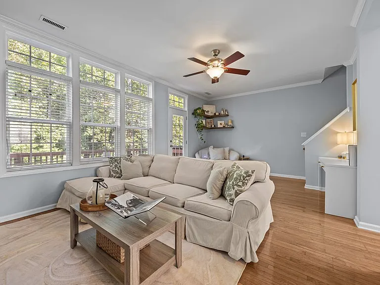 6825 Middleboro Dr — Photo 4