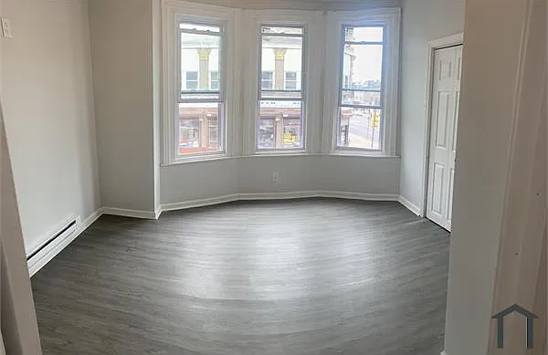 2 bed, 900 sqft, $1,300 — Photo 2