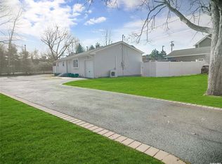10 N Washington Ave, Centereach, NY 11720