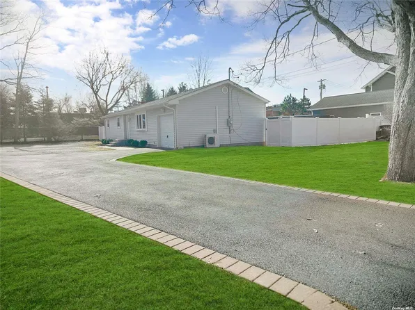10 N Washington Avenue, Centereach, NY 11720