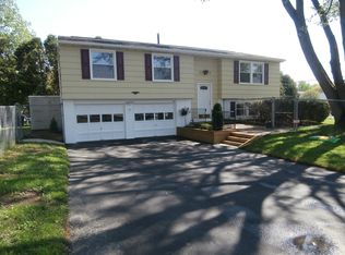 6413 Scotland Rd, East Syracuse, NY 13057