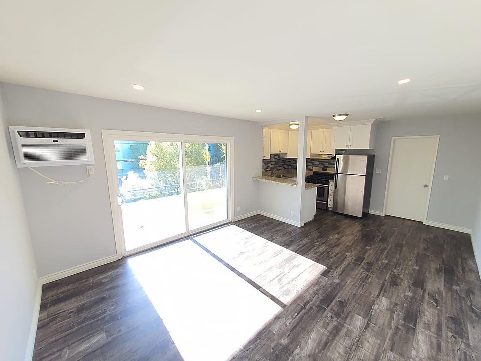 1st image of 2611 Bellevue Ave APT 212