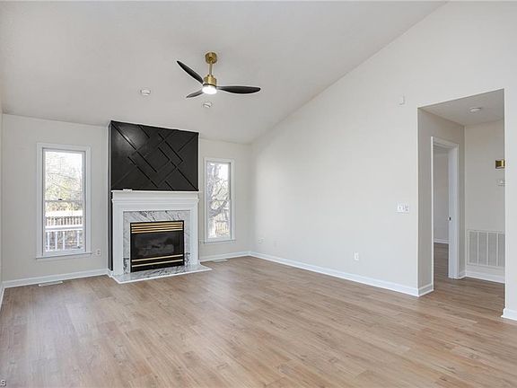 5th image of 110 Sullivan Ct