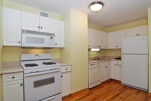 5th image of 444 W Fullerton Pkwy APT 2007