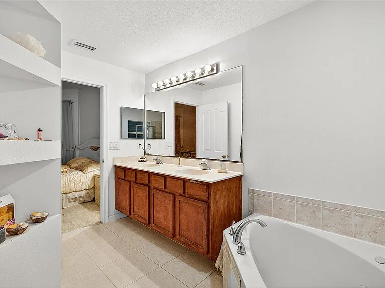 1058 SW Locke Ave — Photo 28