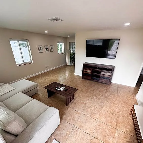 5301 SW 111th Ave — Photo 2