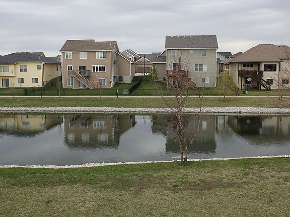 2nd image of 395 NE Carefree Ln