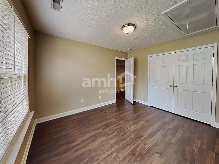 8028 Meadowview Ln — Photo 18