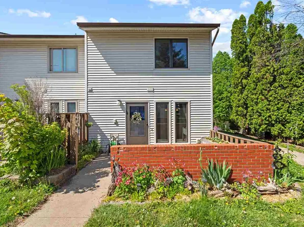 454 Hawaii Ct, Iowa City, IA 52246