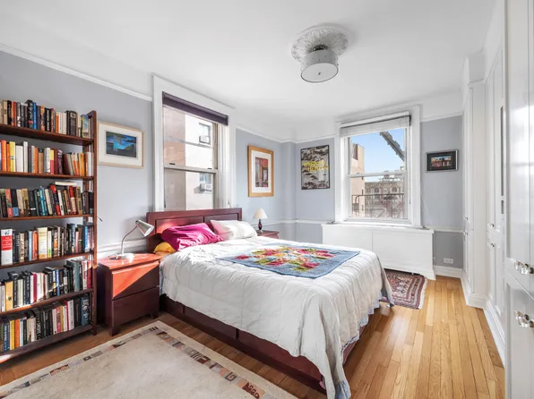 390 Riverside Drive image 2 of 7