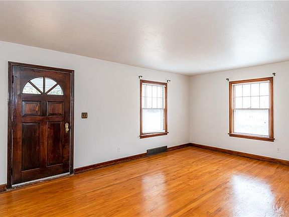 5th image of 102 Mann Ave