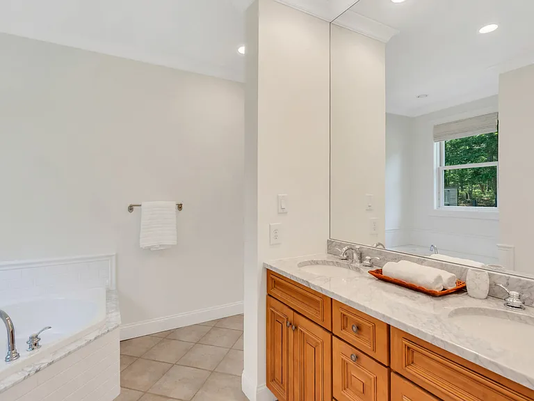 8 Wildflower Ln — Photo 39