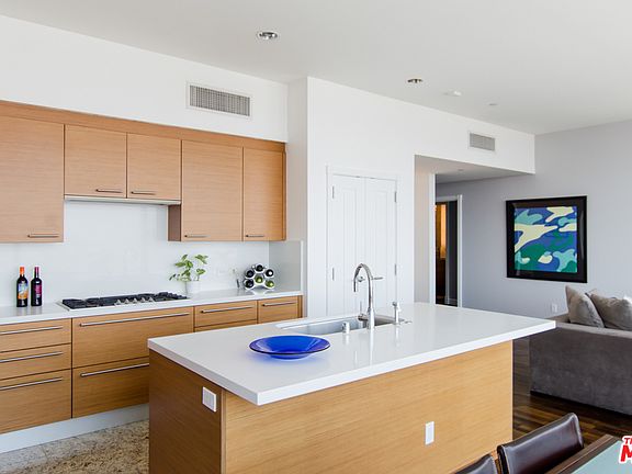 2nd image of 900 W Olympic Blvd Floor 31
