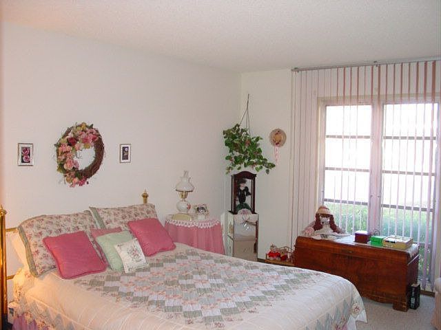 Large bedroom, with room for small sitting area