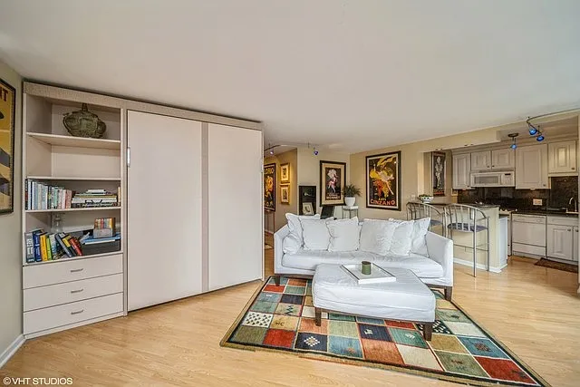 400 E Randolph St #2622 — Photo 4